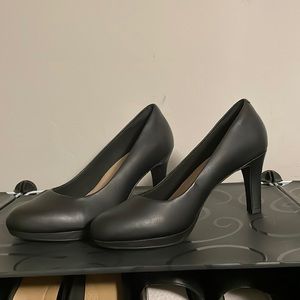 Black Clark pumps